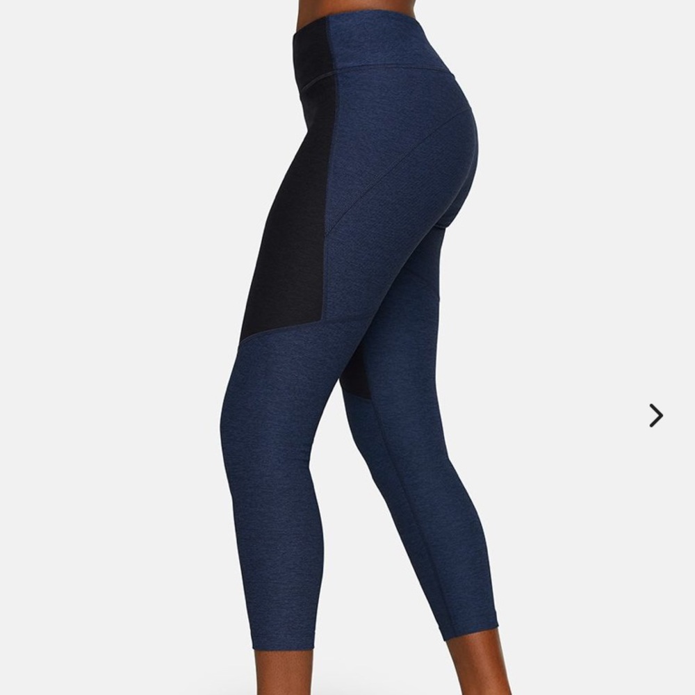Outdoor Voices Warmup Legging 3/4 in Navy/Black